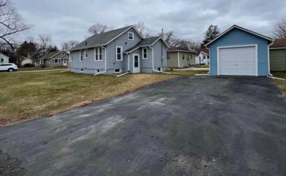 809 Park Avenue - Photo 1