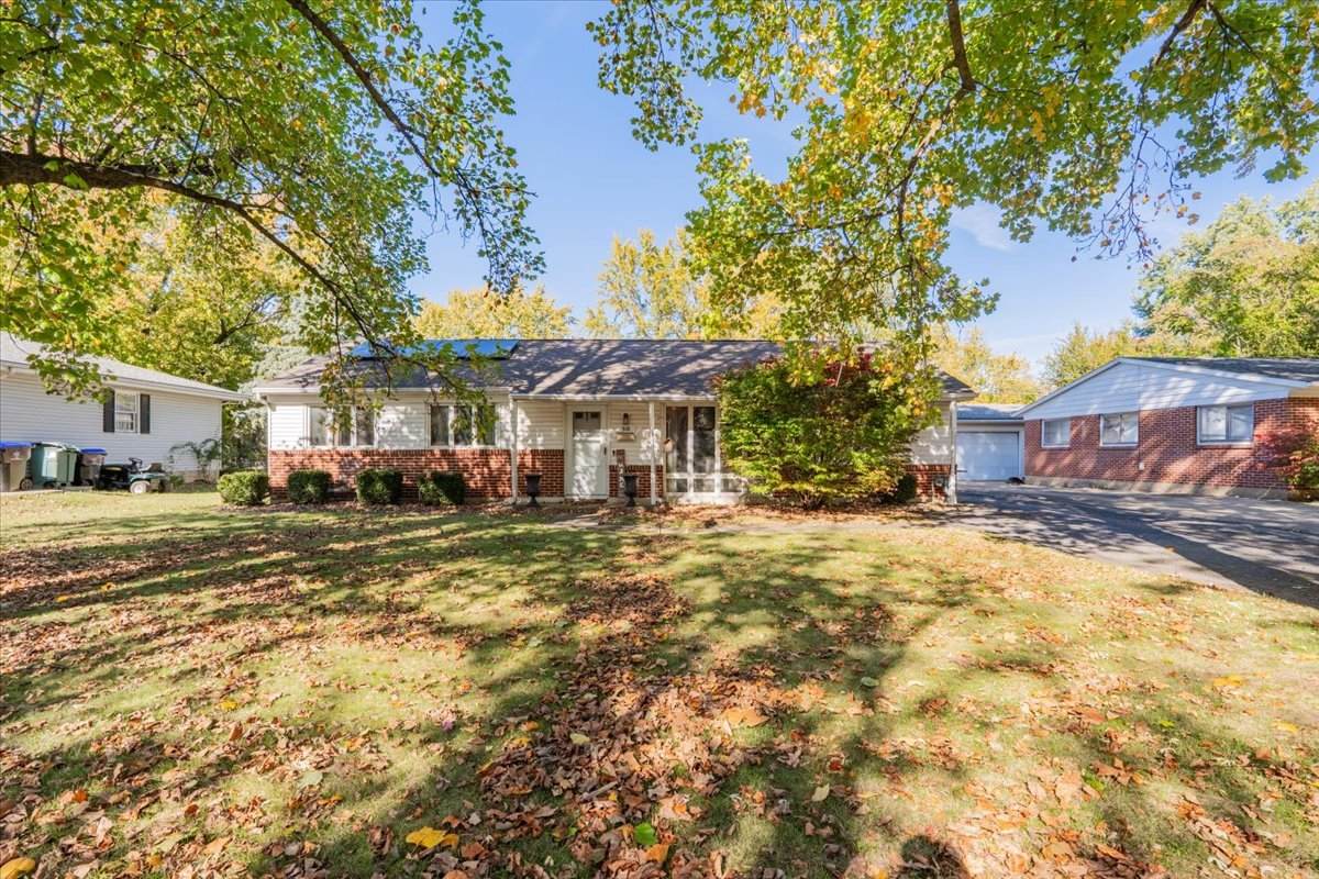 310 Rowe Drive - Photo 1