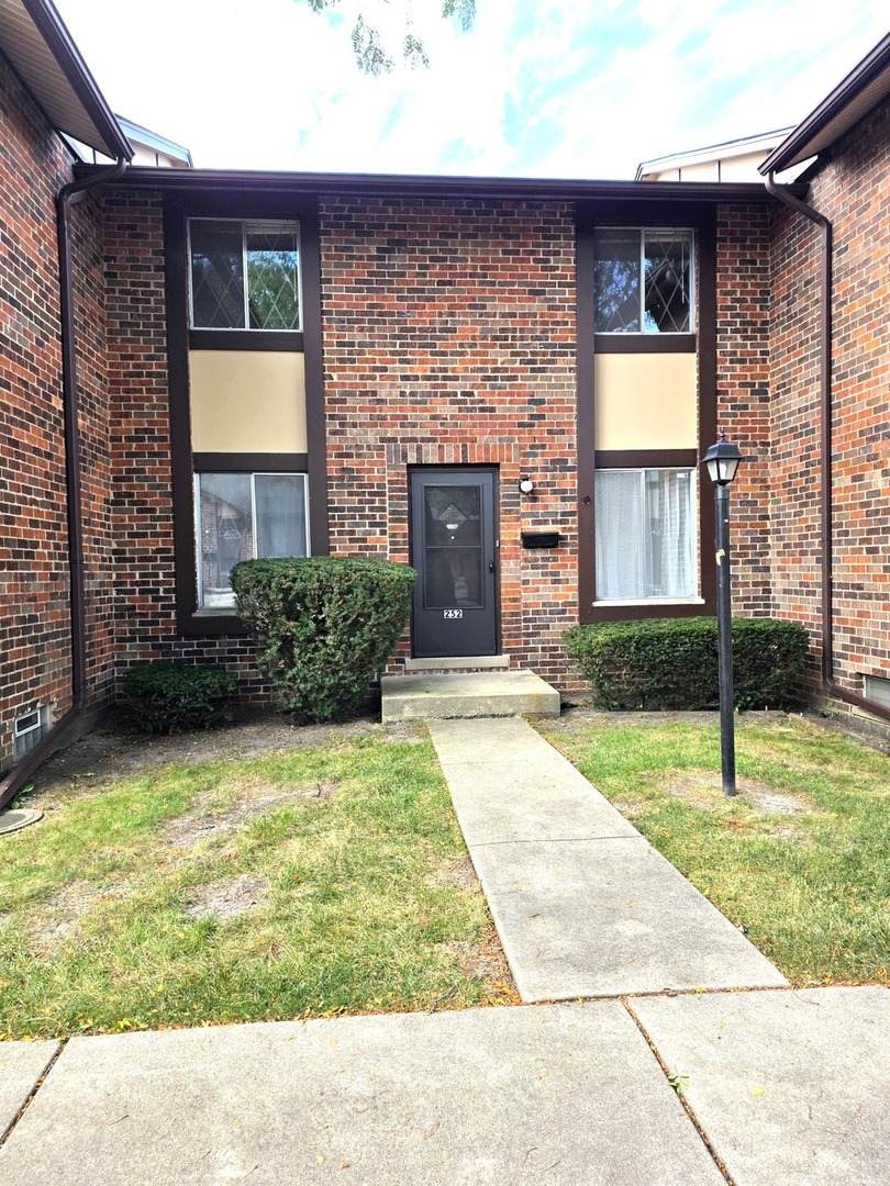 1S252 Stratford Lane - Photo 1