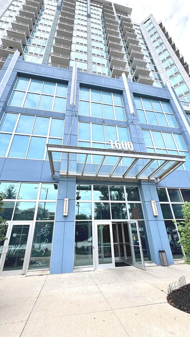 1600 Indiana Avenue - Photo 1