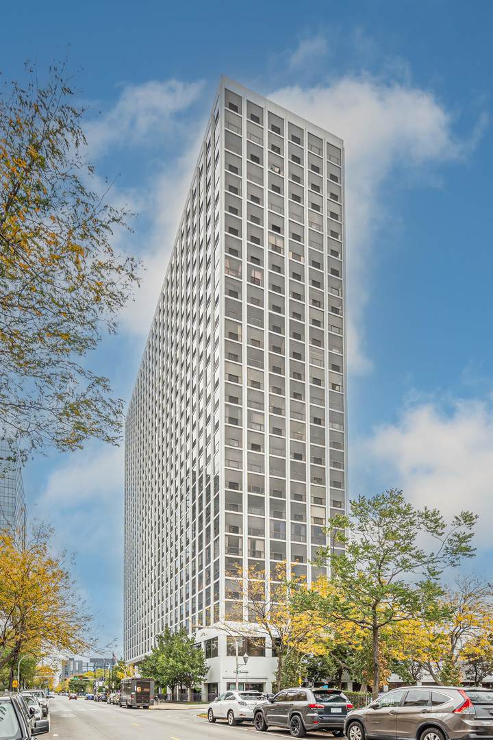 4343 Clarendon Avenue - Photo 1