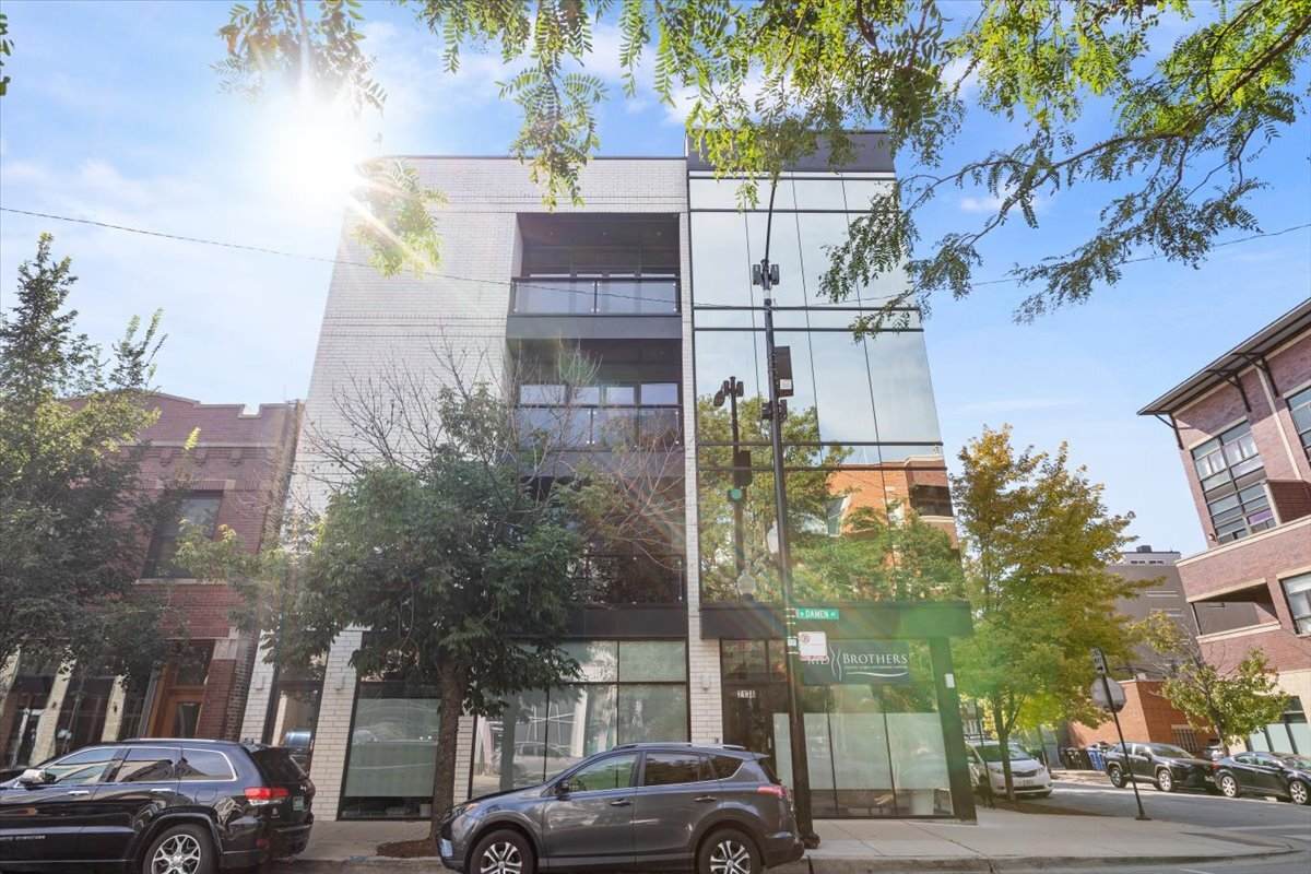 2138 Damen Avenue - Photo 1