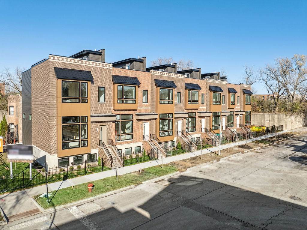706 41 Street - Photo 1