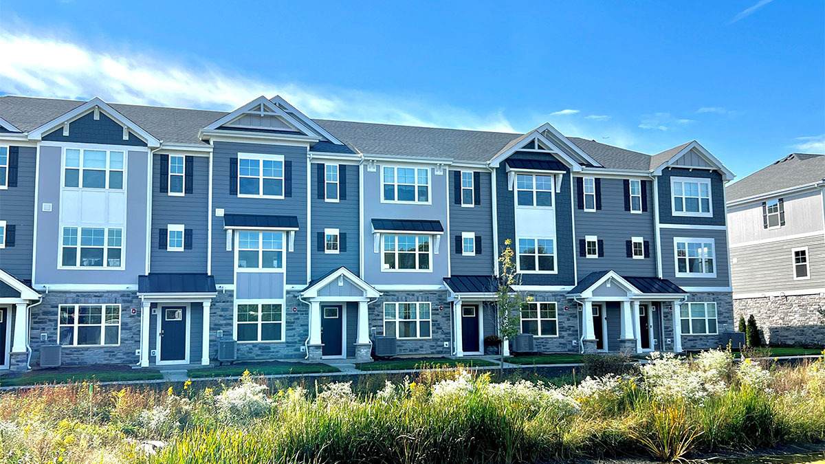 437 Lakeshore Court - Photo 1