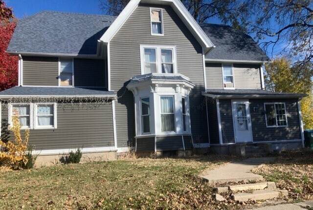 102 6th Street - Photo 1