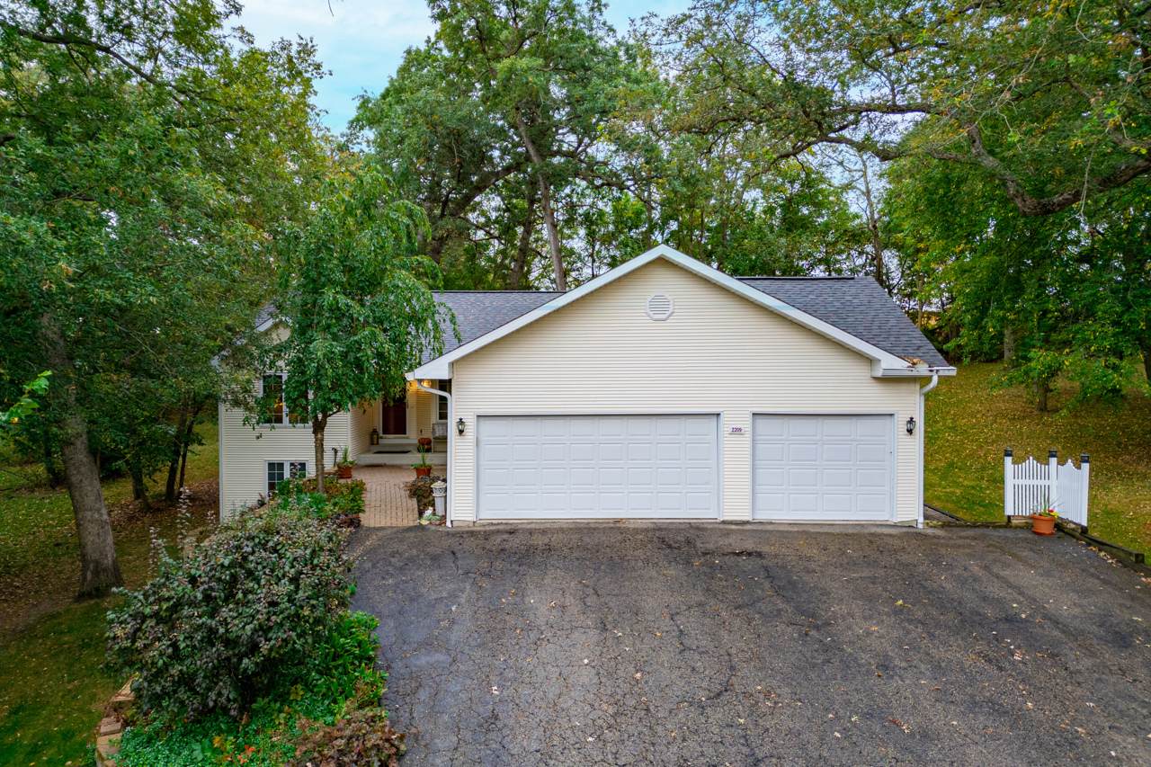 2209 Gainsboro Avenue - Photo 1