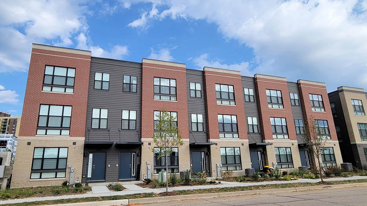 376 Summit Circle - Photo 1