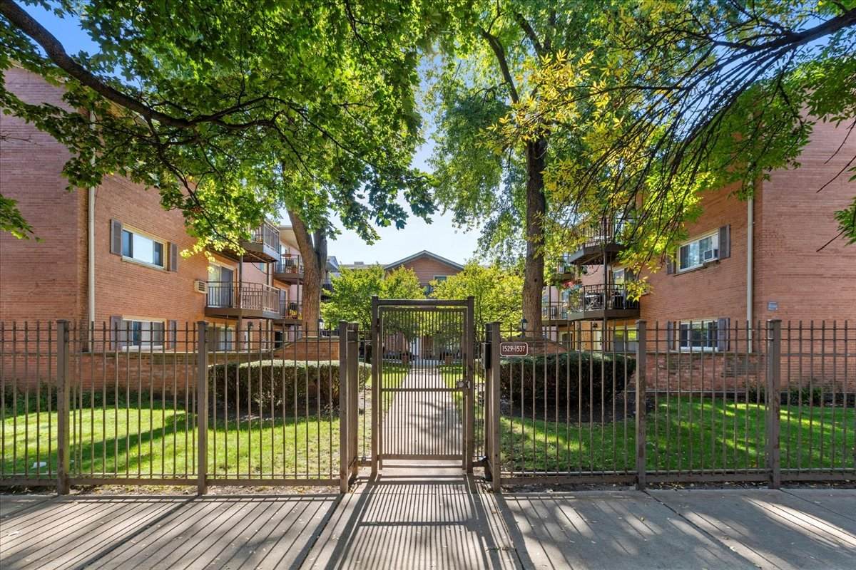 1537 Farwell Avenue - Photo 1