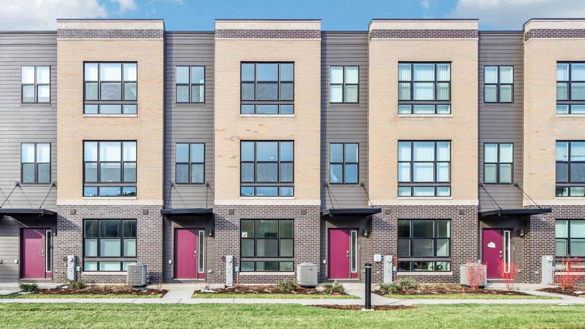 385 Summit Circle - Photo 1