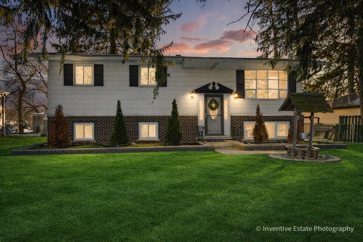 17W645 Lorraine Avenue - Photo 1