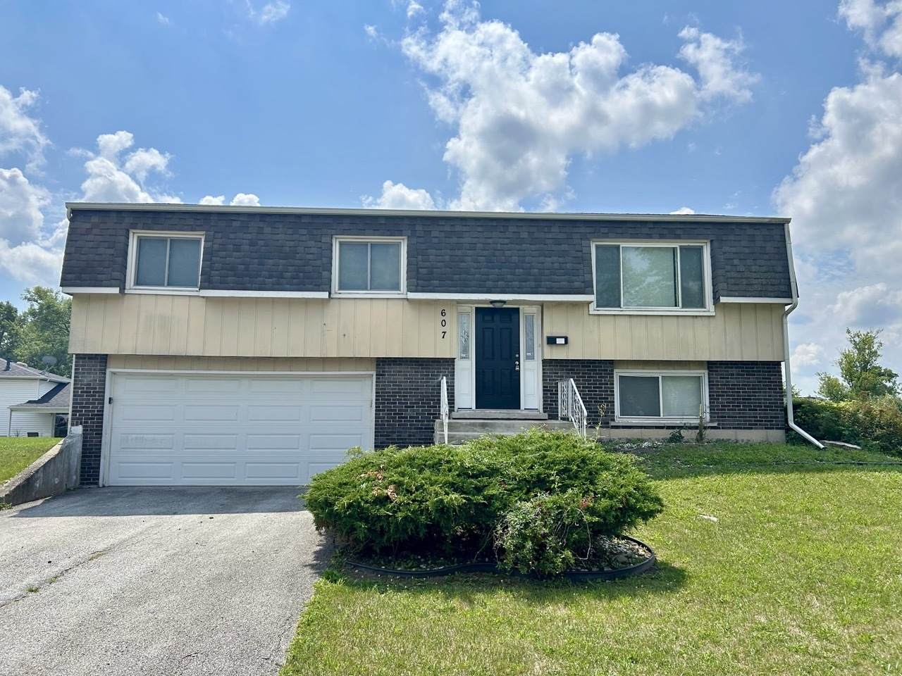 607 Sullivan Lane - Photo 1