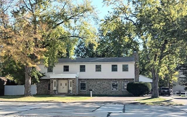 1323 Roselle Road - Photo 1