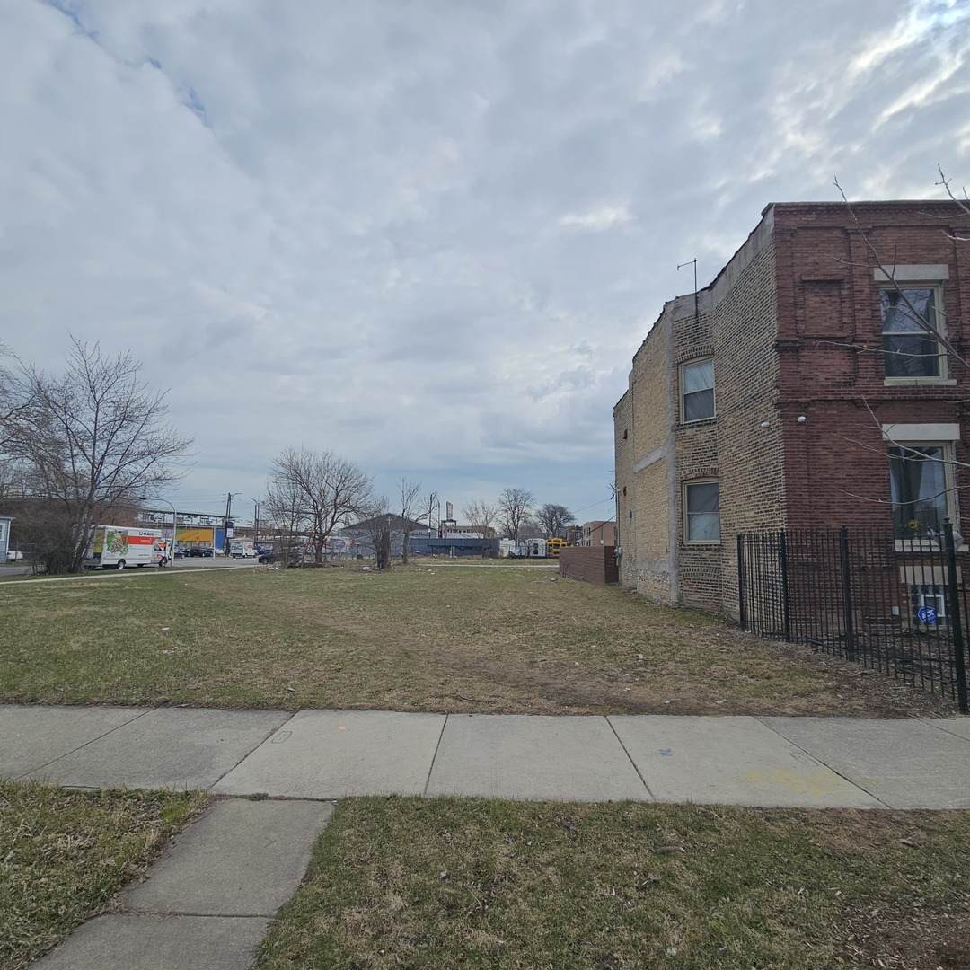 231 La Crosse Avenue - Photo 1