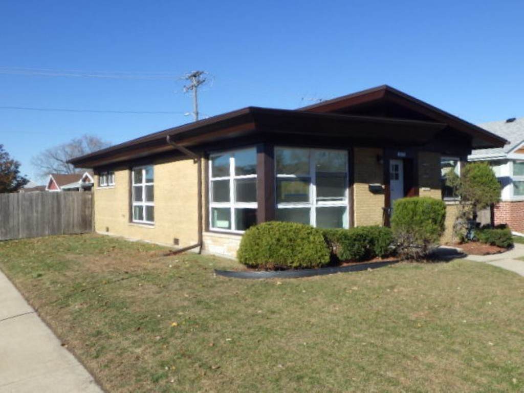 10226 California Avenue - Photo 1