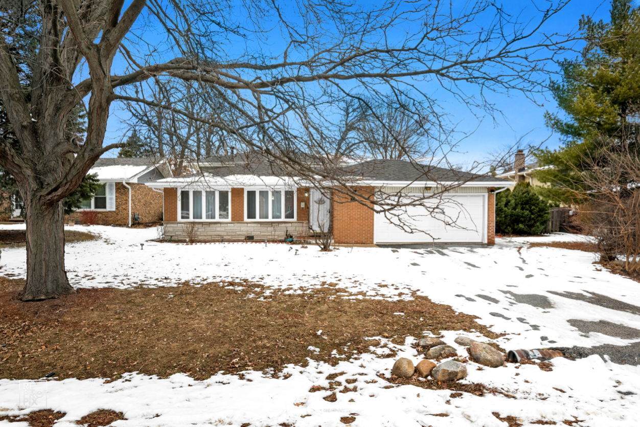 7218 110th Place - Photo 1