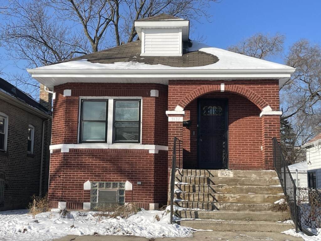 9132 Blackstone Avenue - Photo 1