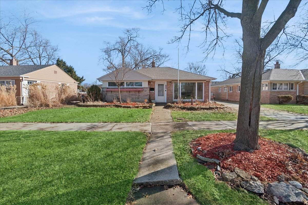 17561 Hillside Avenue - Photo 1