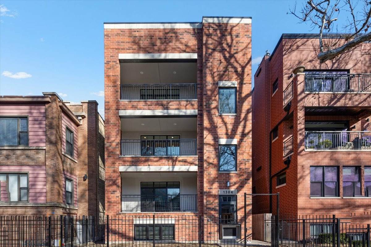 1304 Winona Street - Photo 1