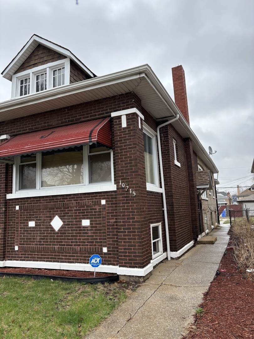 10215 Emerald Avenue - Photo 1