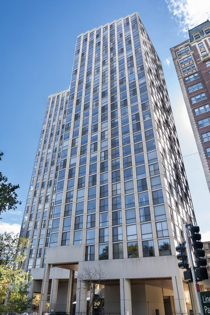 345 Fullerton Parkway - Photo 1