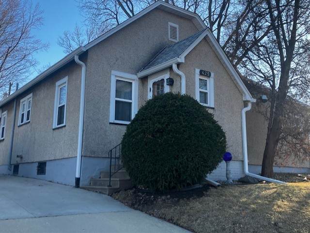 425 Dakota Street - Photo 1