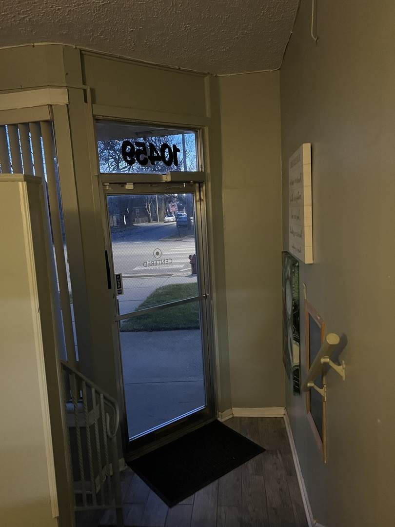 10459 Kedzie Avenue - Photo 1