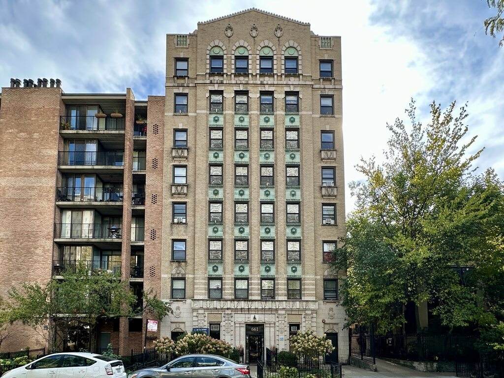 661 Sheridan Road - Photo 1