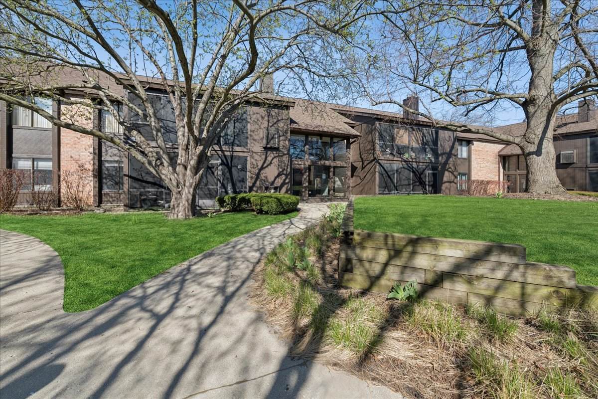 720 St. Andrews Lane - Photo 1