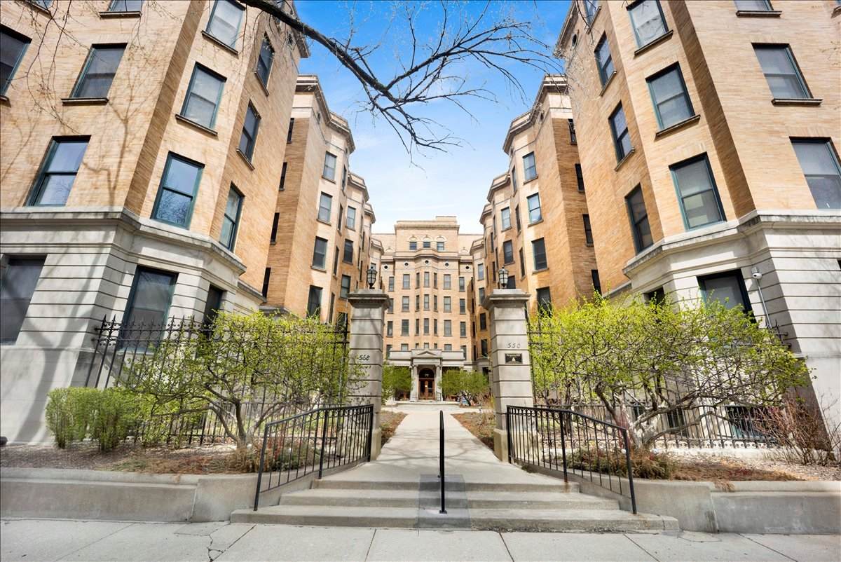 550 Surf Street - Photo 1