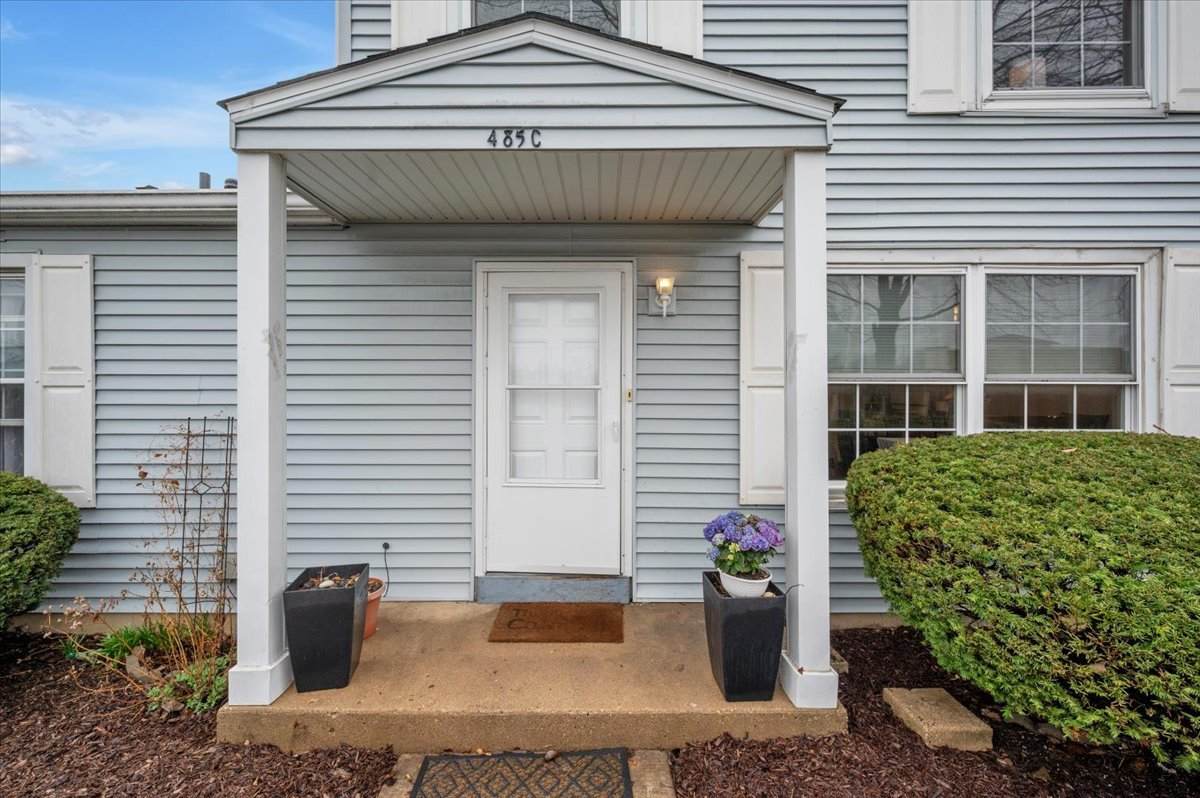 485 James Court - Photo 1