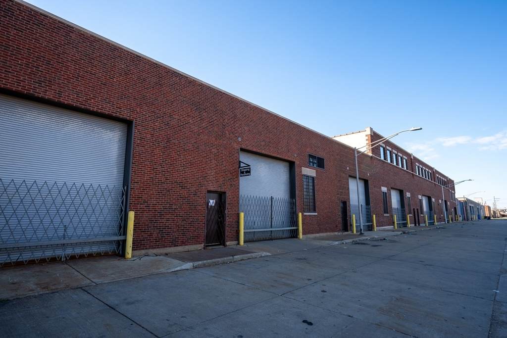 4401 Kinzie Street - Photo 1