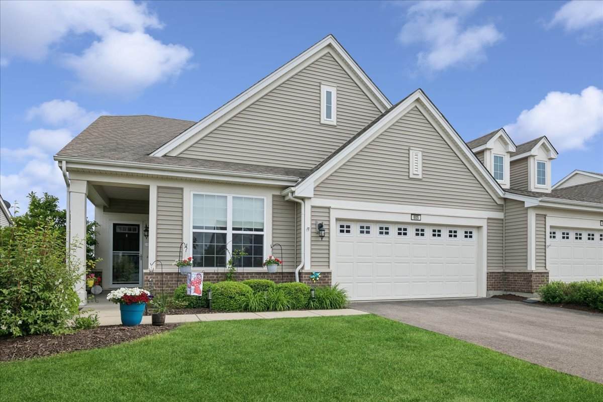 605 Falls Circle - Photo 1