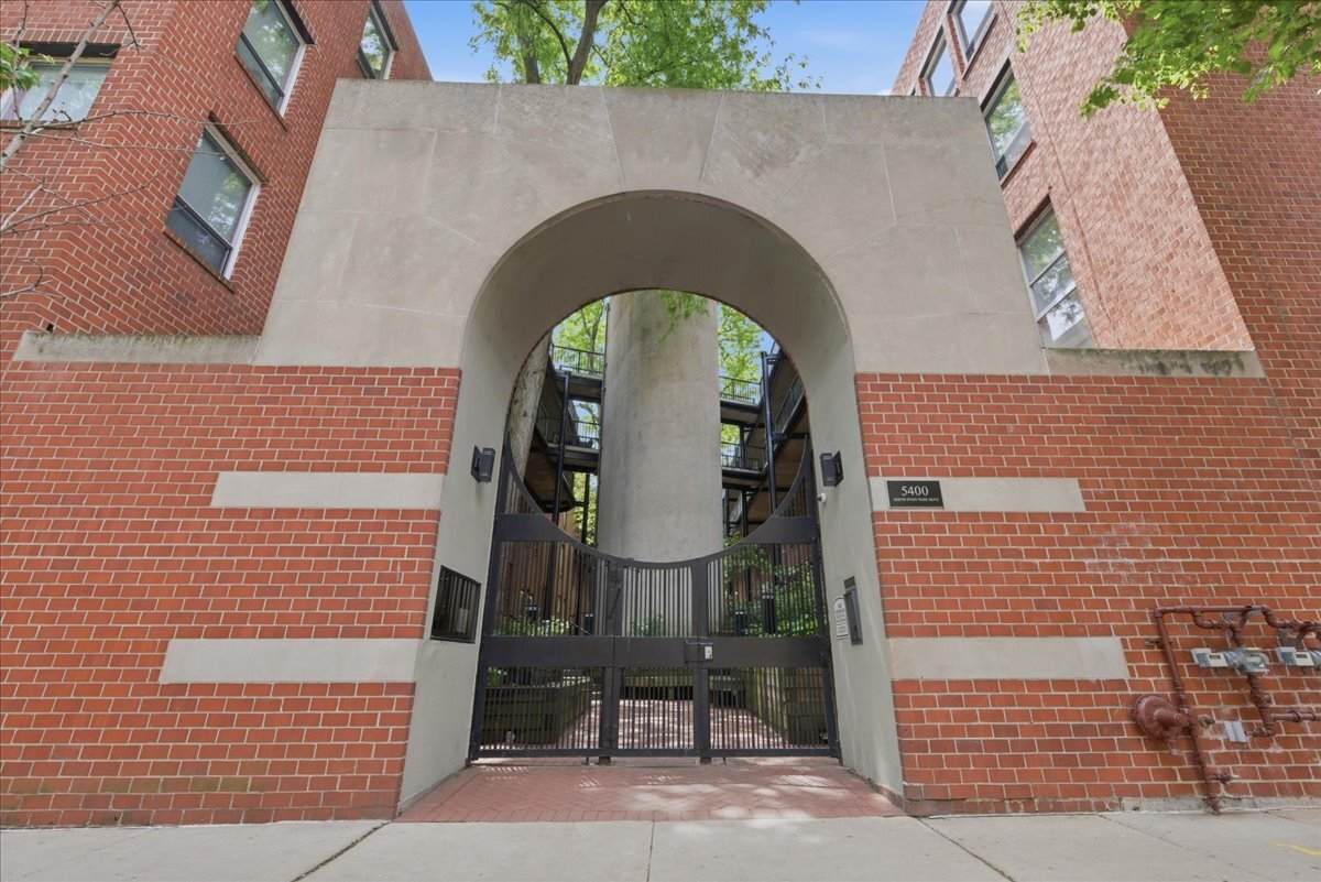 5400 Hyde Park Boulevard - Photo 1