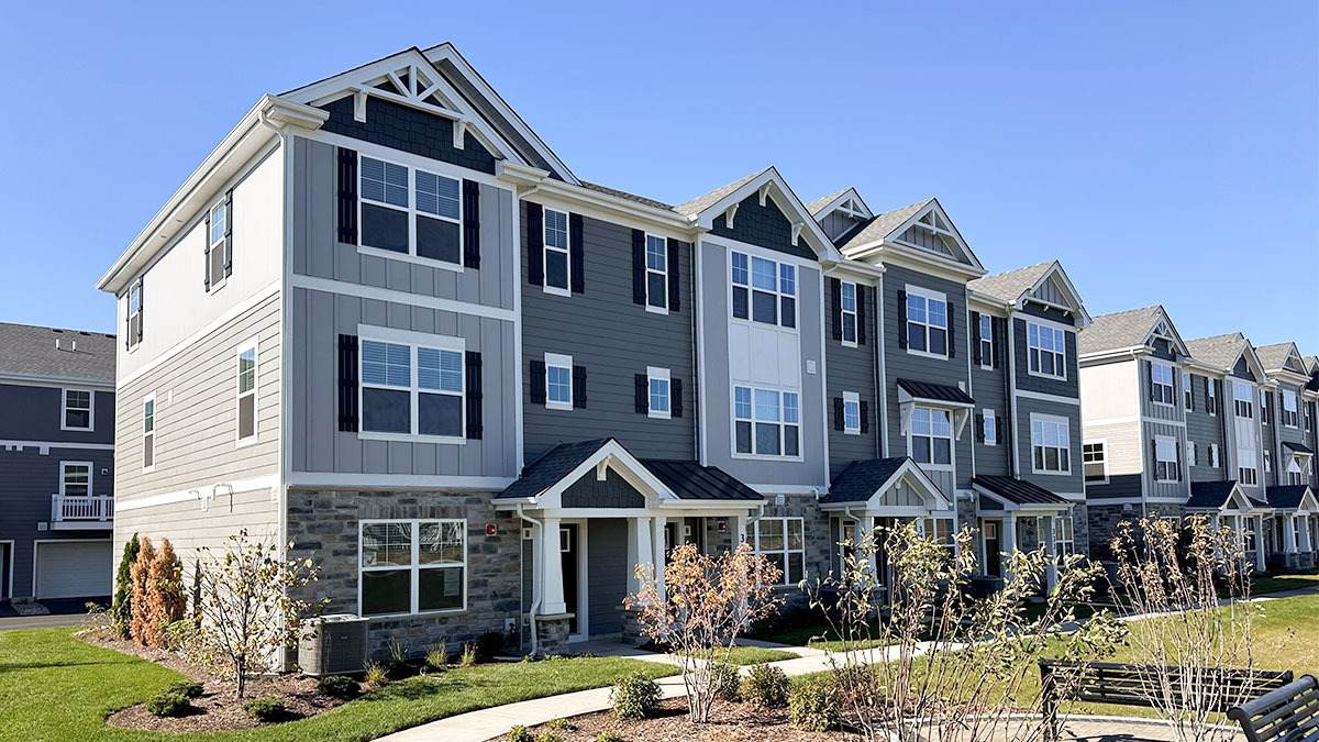 421 Lakeshore Court - Photo 1