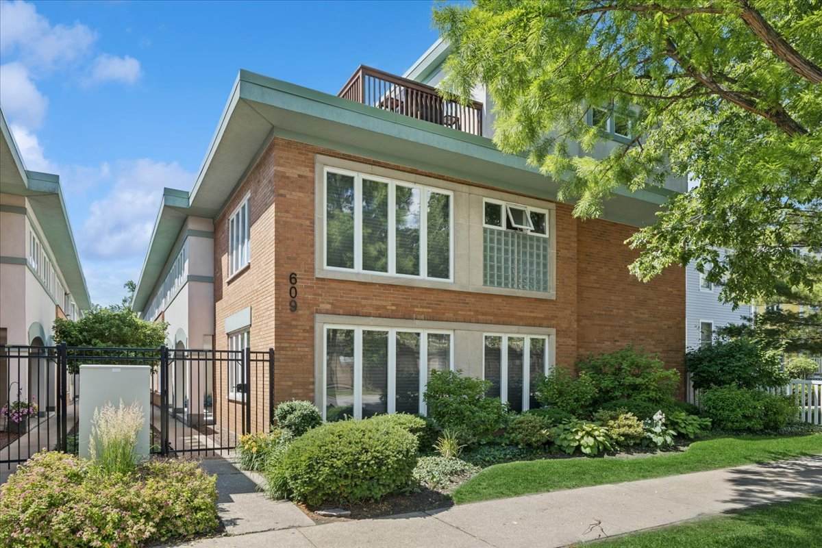 609 South Boulevard - Photo 1