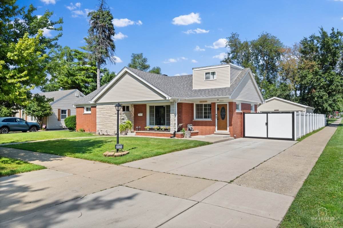 2405 Sarah Street - Photo 1