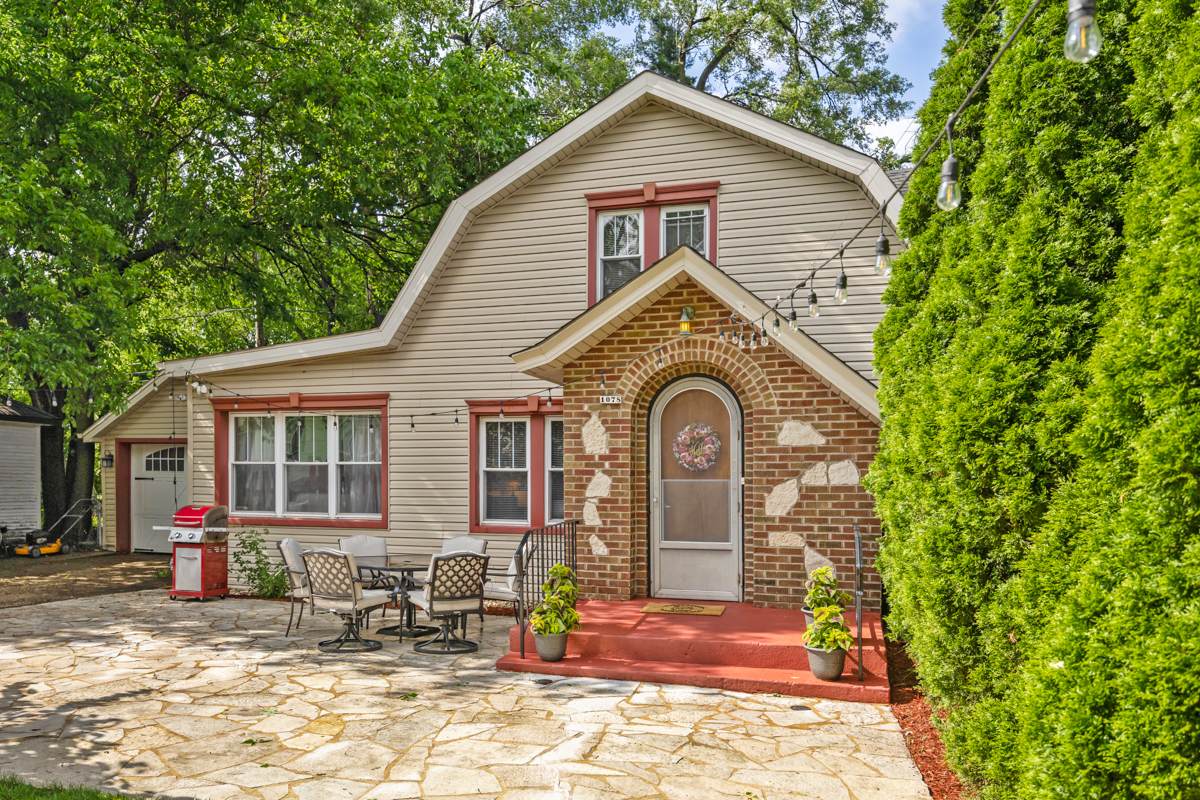 1078 Greenview Avenue - Photo 1