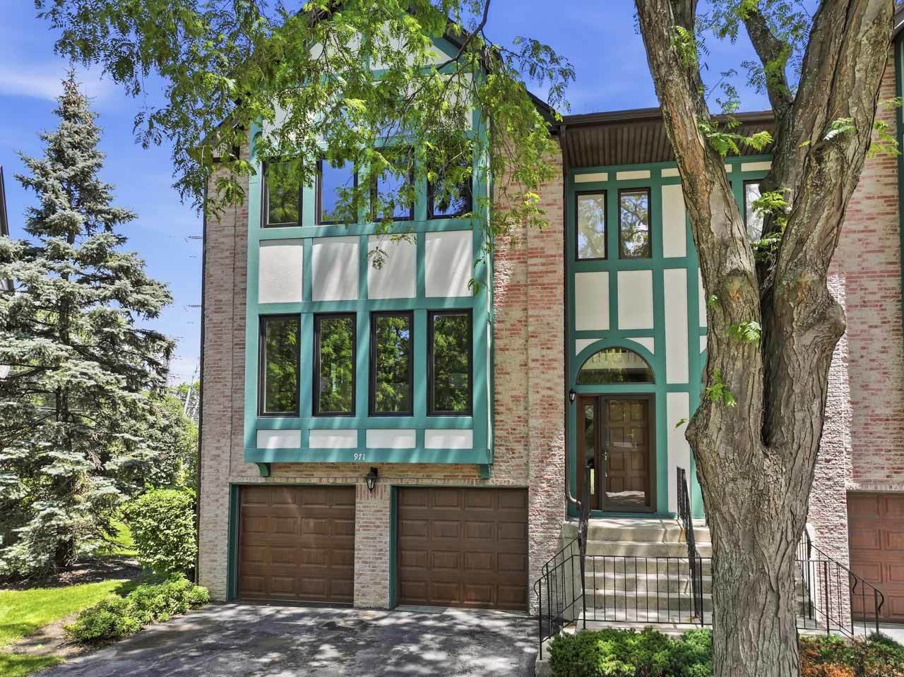 971 Essex Place - Photo 1
