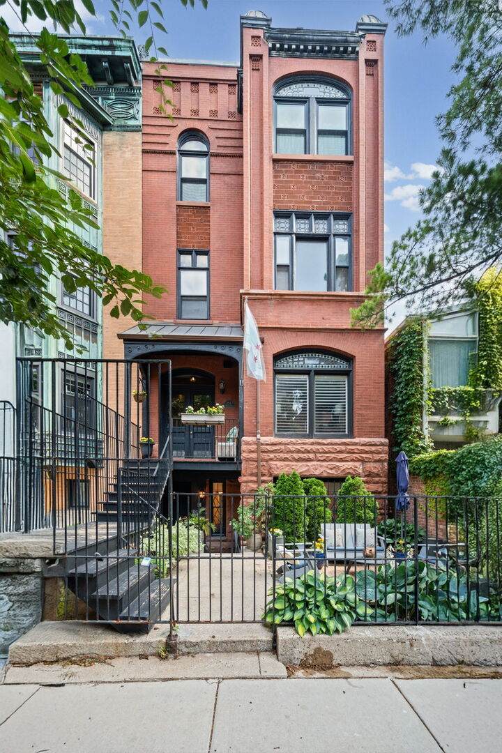 350 Dickens Avenue - Photo 1
