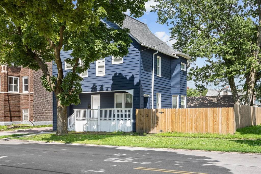 1415 Main Street - Photo 1