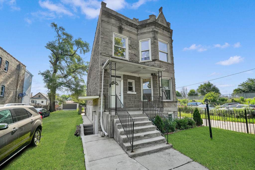 2139 Homan Avenue - Photo 1