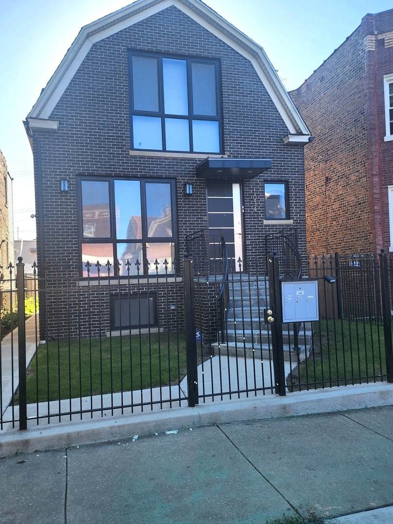 1034 Drake Avenue - Photo 1