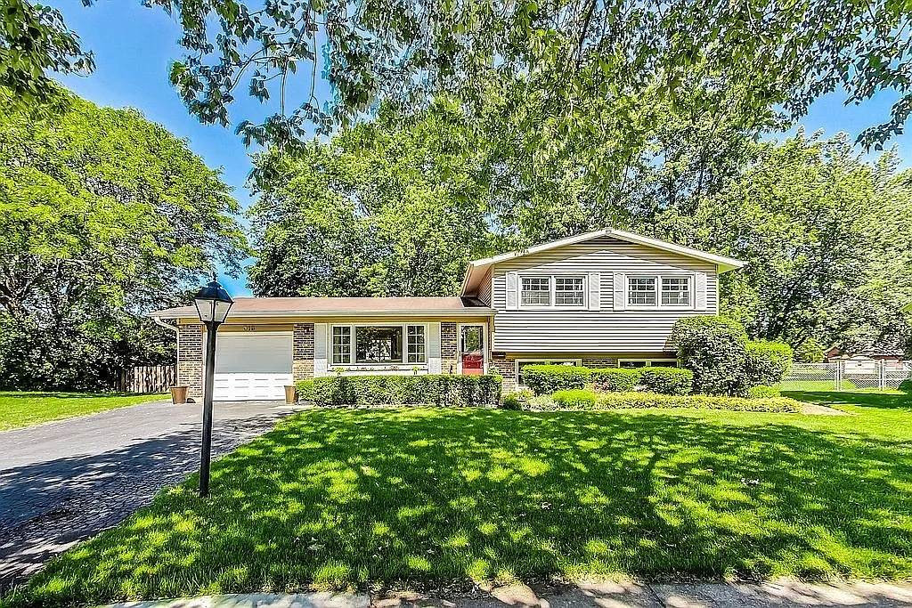 318 Hackberry Drive - Photo 1
