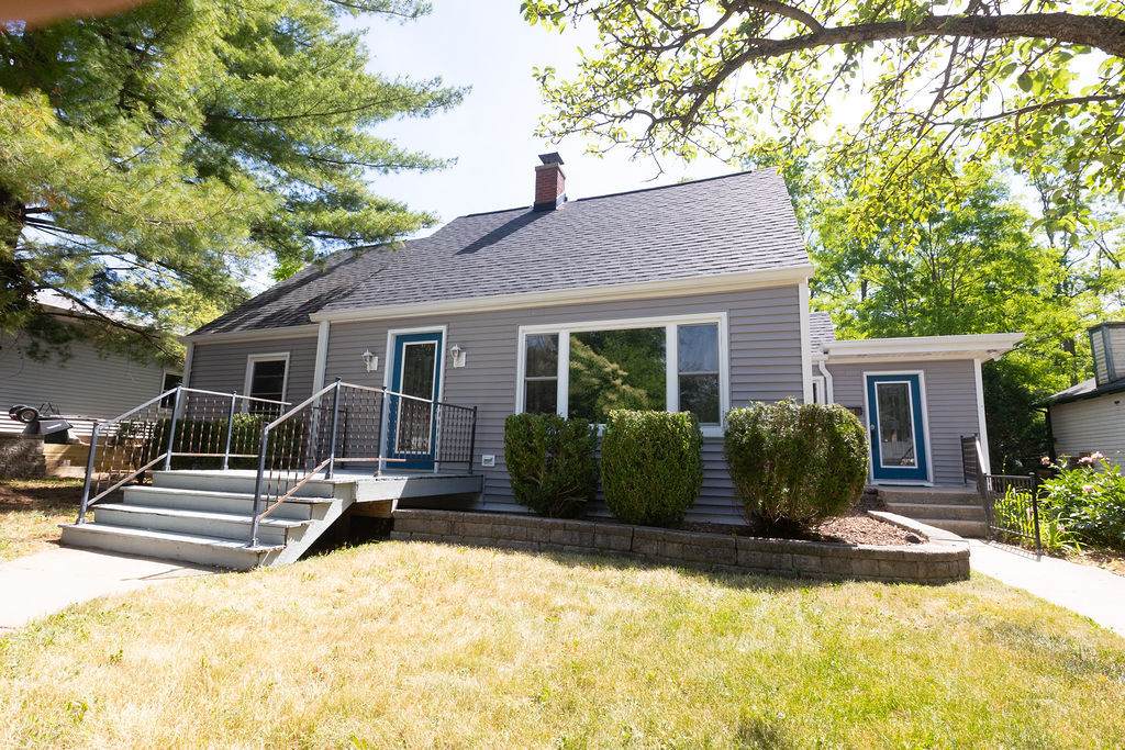 305 Glenice Parkway - Photo 1
