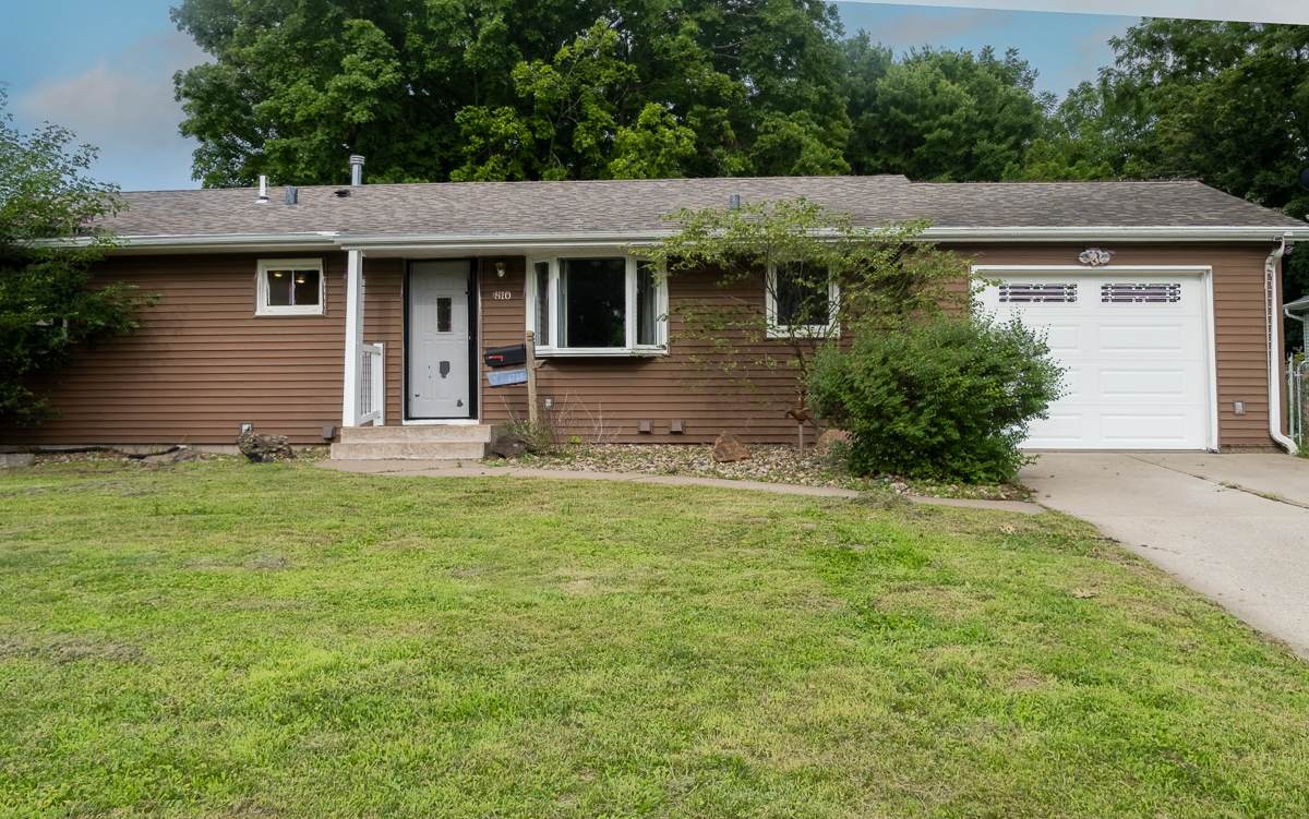 810 42nd Street - Photo 1