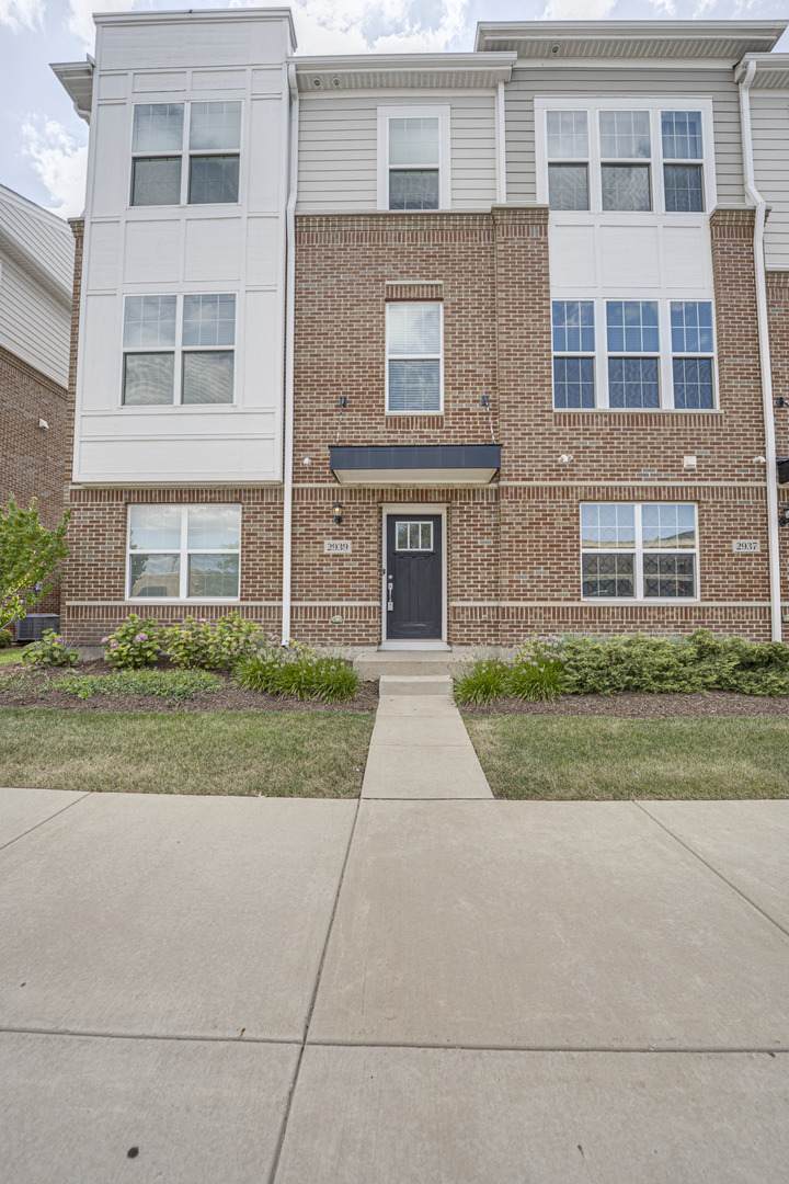 2939 Showplace Drive - Photo 1