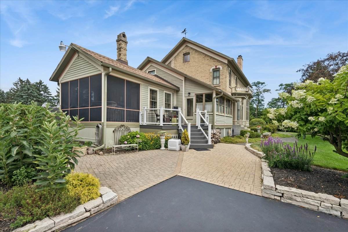 346 Sheridan Road - Photo 1