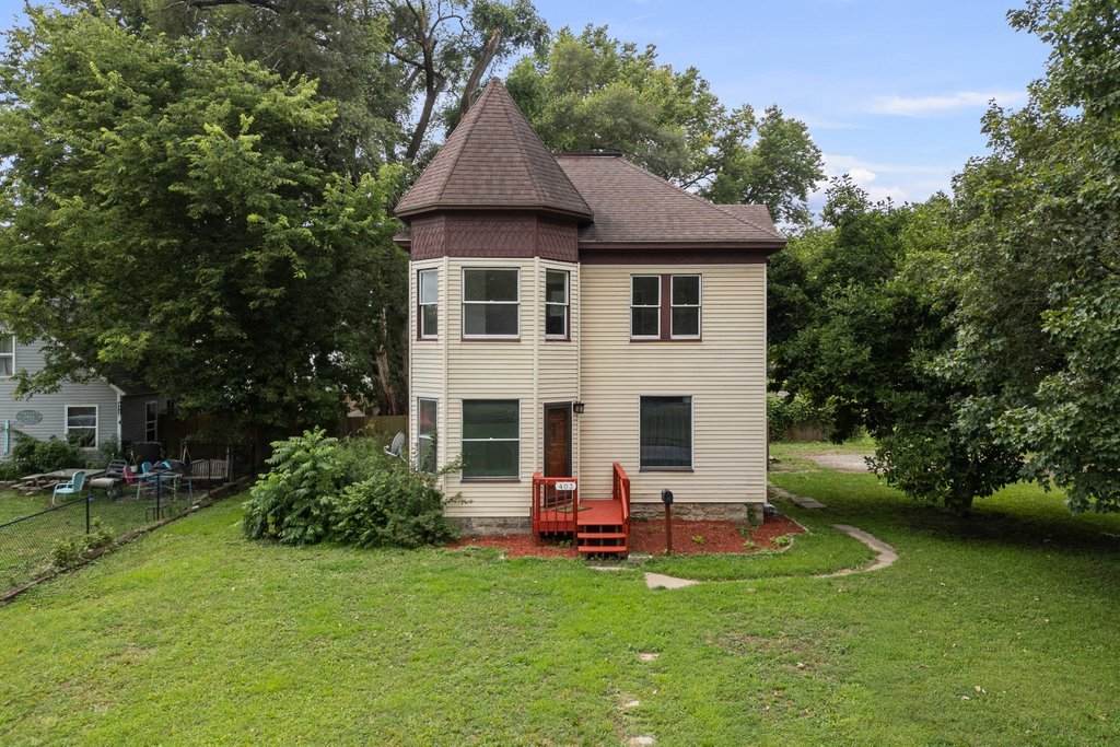 403 2nd Street - Photo 1