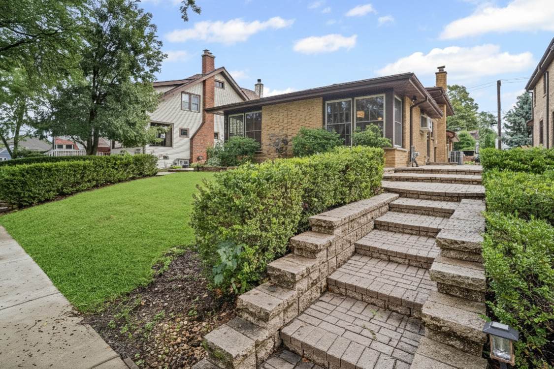 421 Elm Street - Photo 1