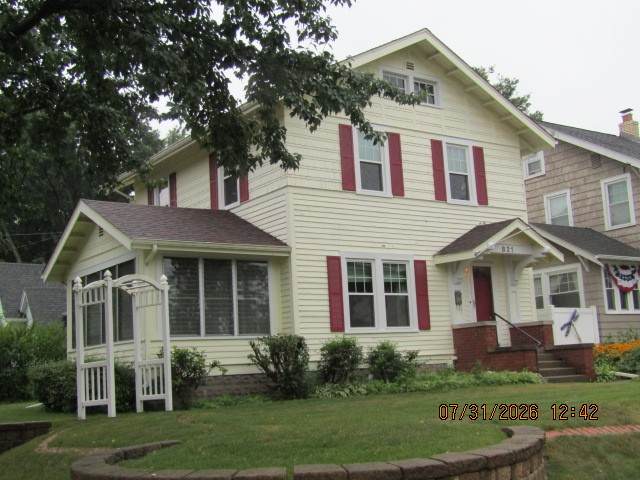 821 Grand Court - Photo 1